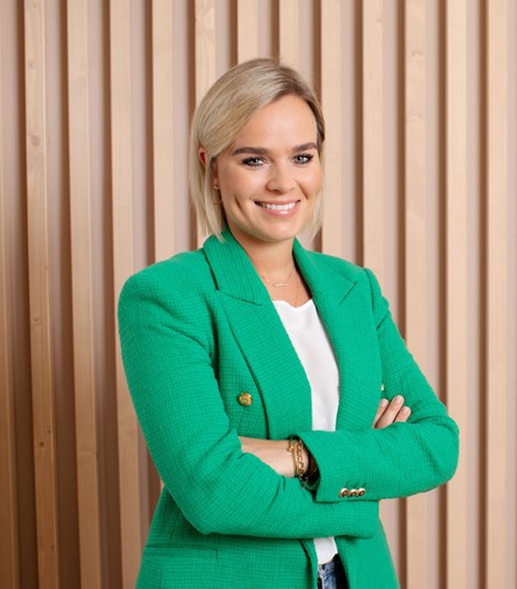 Frau Patricia Arnold