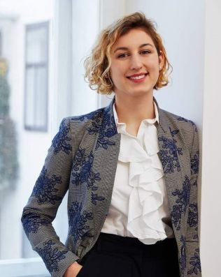 Frau Veronika Demiri