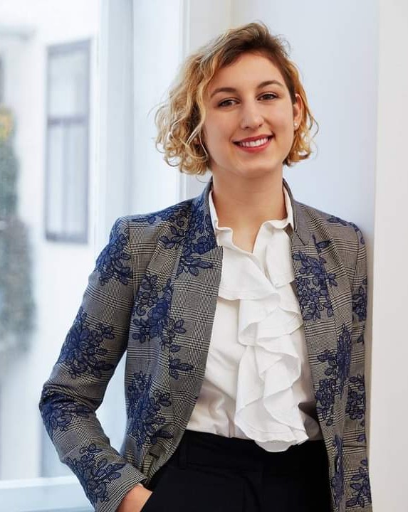 Frau Veronika Demiri